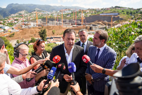 luis montenegro nas obras do novo hospital do Funchal